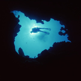Safety tips for cave diving after dive classes and dive certification